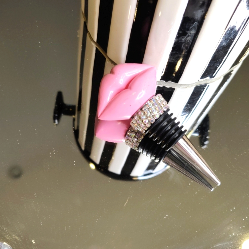 Pink Rhinestone wine stopper - Picture 5 of 8